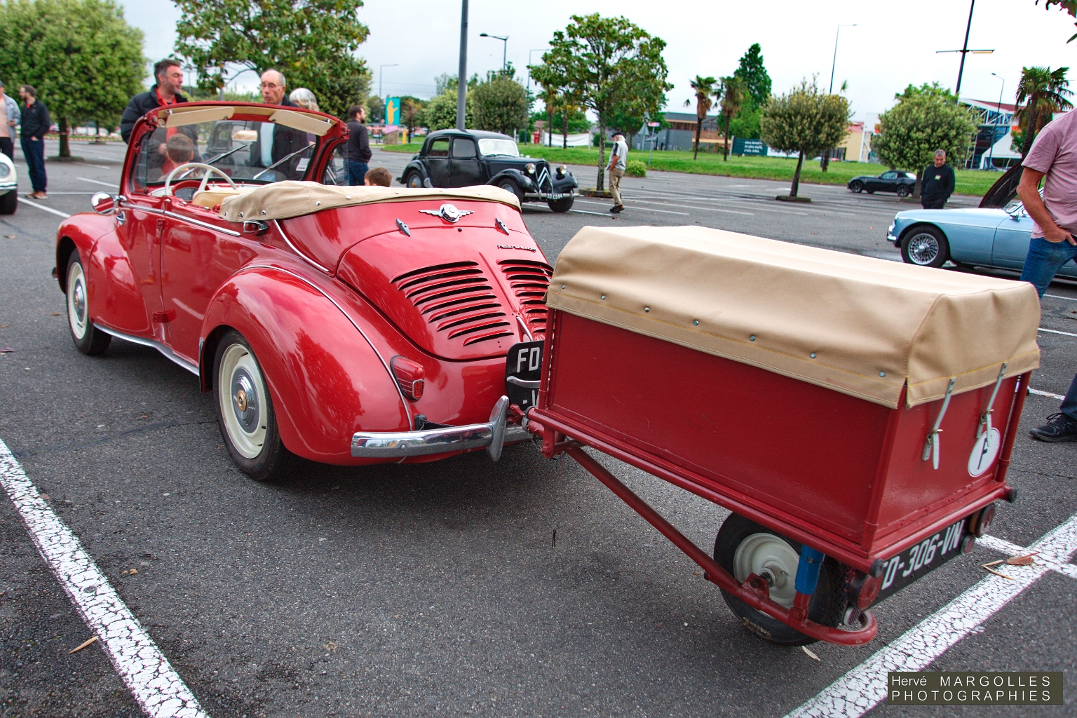 Renault 4 CV Cabriolet-02.jpg